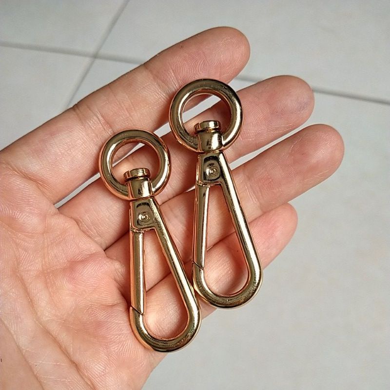 1 cặp Móc cua lọt lòng 1.2cm, màu vàng, dày đẹp, không chữ