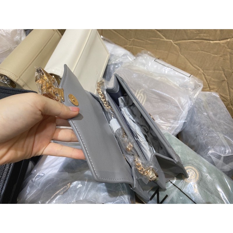 Túi lyn đeo chéo khoá chữ lyn