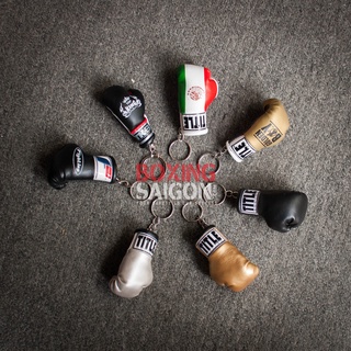 Móc khóa hình găng tay boxing Title