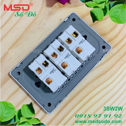 CÔNG TẮC MẶT KÍNH MÀU ĐEN - 3 NÚT NHẤN 1 CHIỀU 16A/250V- DÒNG C17B - [C17B-3SW1W-BO]