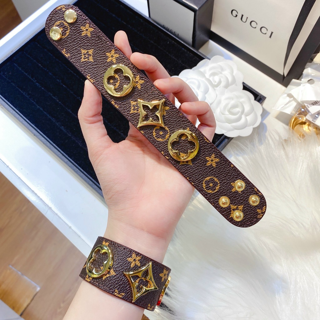 Vòng tay nữ dây da cao cấp Ròm House hoạ tiết và logo thương hiệu cao cấp - VTDBT01804