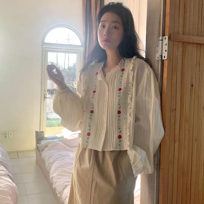 Áo Sơ Mi Tay Dài Thêu Hoa Xếp Ly Kiểu Pháp Xinh Xắn Cho Nữ