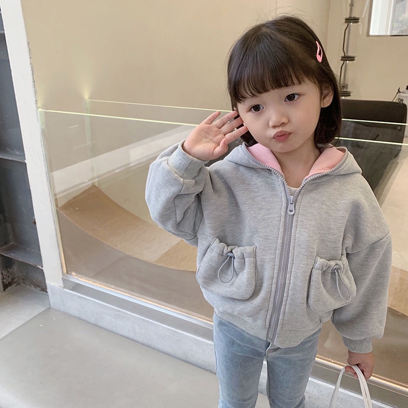 Áo khoác nhung có mũ trùm in họa tiết hoạt hình phong cách Hàn Quốc dễ thương cho bé