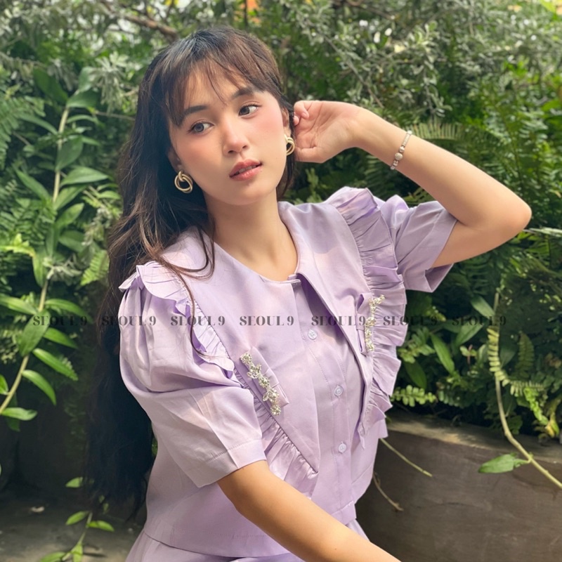 Lilian top áo sơmi dáng lửng cổ bèo đính đá