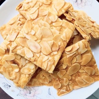 Bánh ngói hạnh nhân