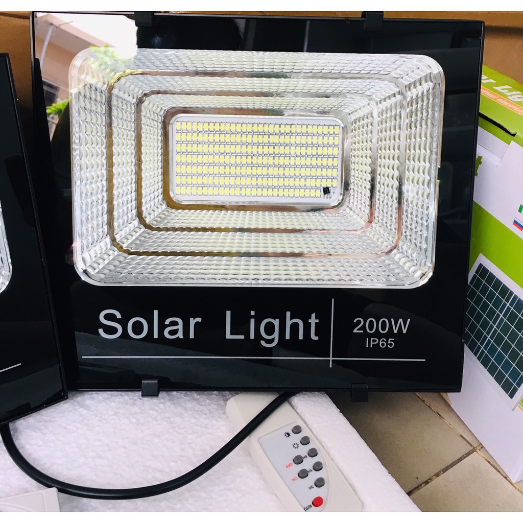 Đèn PHA Led Năng Lượng Mặt Trời 200w