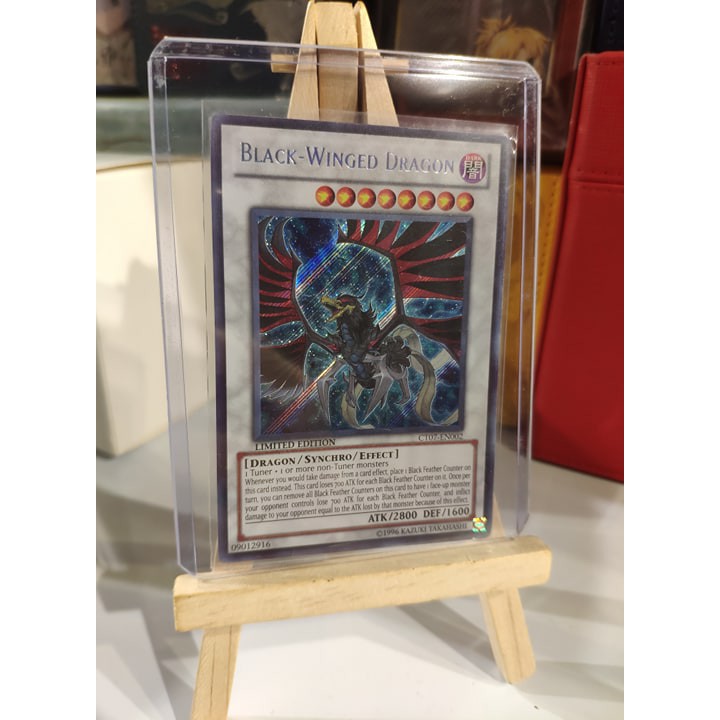 Lá bài thẻ bài Yugioh Black Winged Dragon - super ultra secret Rare - Tặng bọc bài nhựa bảo quản