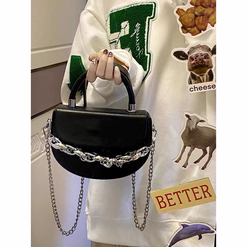 Túi Đeo Chéo Hình Bán Nguyệt Phối Dây Xích 2022 Thời Trang Cho Nữ