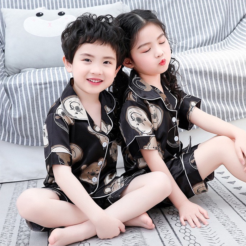 Bộ Pijama Cộc Tay In Họa Tiết Gu Xì Chất Lụa Cao Cấp Cho Bé Trai Và Bé Gái Từ 7 - 28kg - LILA KIDS