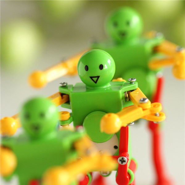 Robot lên dây cót nhảy múa đi bộ EVHG