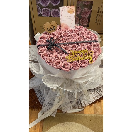 Bó boa sáp 60bông siêu đẹp, phối giấy gấm Hàn xịn, cốt siêu chắc chắn. Tặng thiệp + chữ HPBD