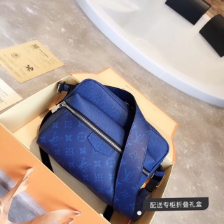 Lv messeger for men