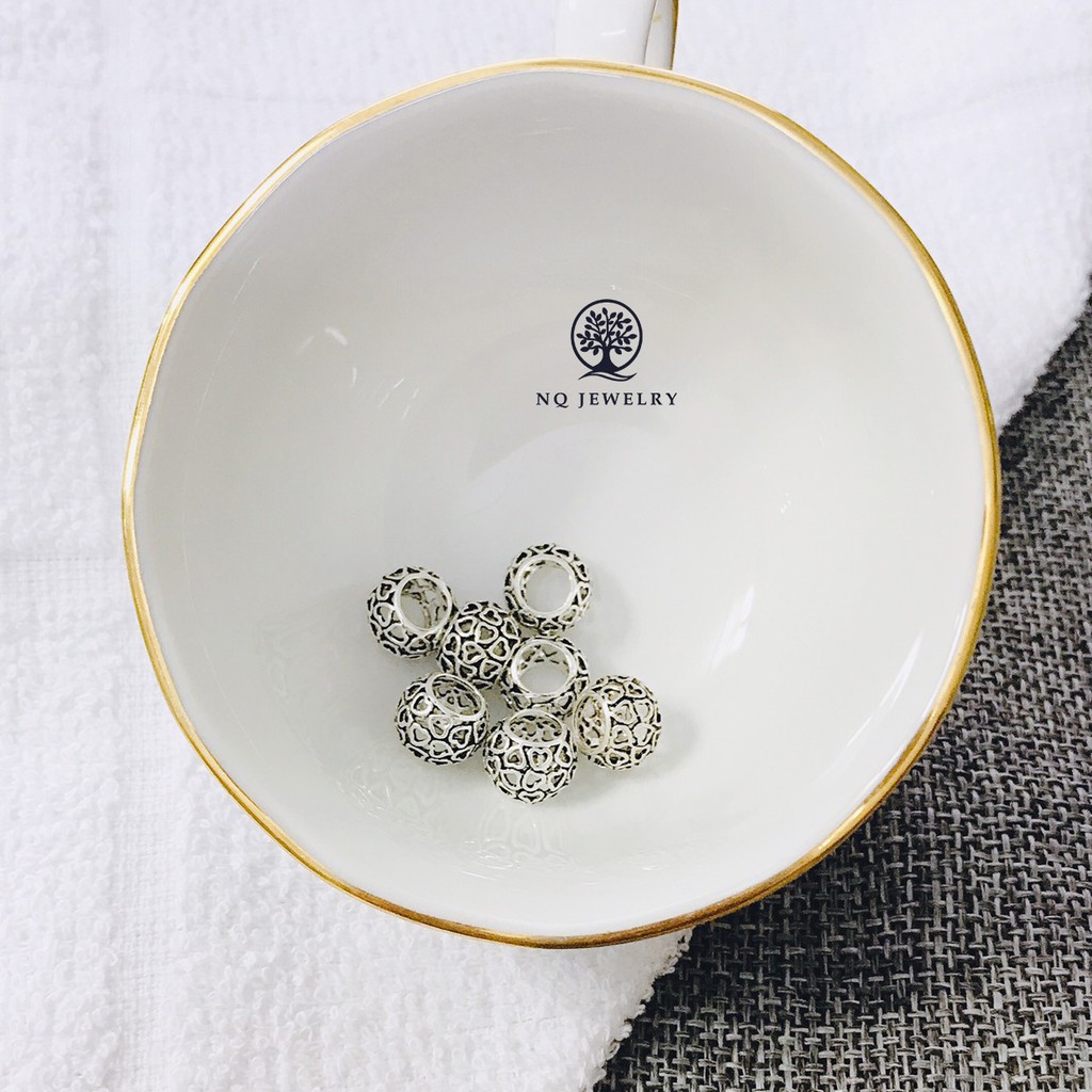 Charm bạc hình tròn họa tiết hình trái tim