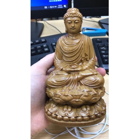 Tượng phật thích ca gỗ bach xanh thơm