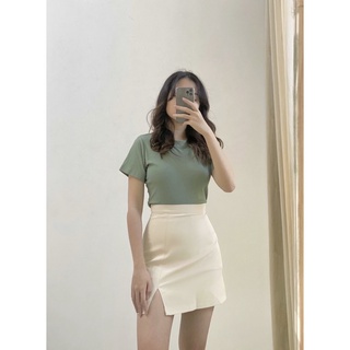 Chân váy xẻ tà dáng ngắn
