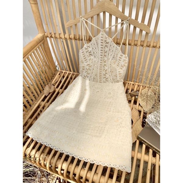 ĐẦM REN CỔ CHÉO,HOA VĂN THUÊ NỔI