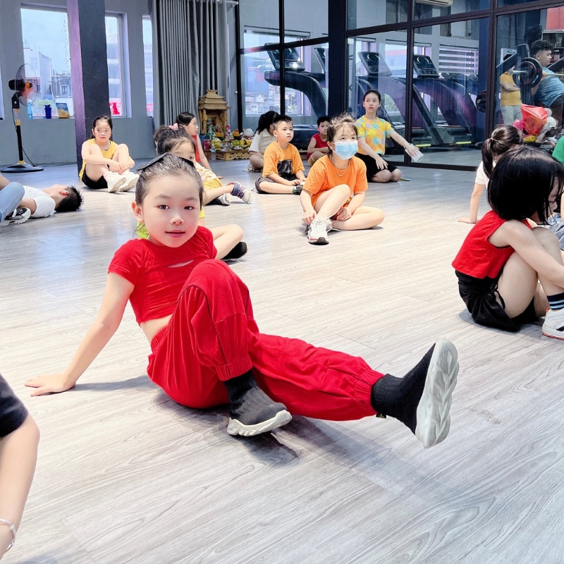 Set Bộ Thể Thao Áo Thun Croptop Quần Dài Joggers Bé Gái Học Nhảy Hiện Đại Tiktok Zumba Cá Tính 18-40kg FaneKids FA019