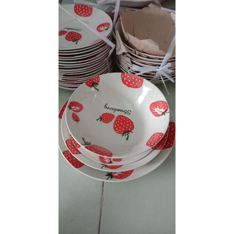 Dĩa Sâu Lồng Lớn và Nhỏ Trái Dâu Cực Cool