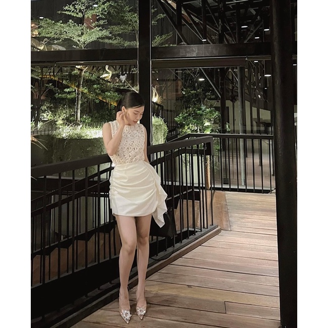 SET ÁO REN HOA SÁT NÁCH + CHÂN VÁY XẾP BÈO NHÚN