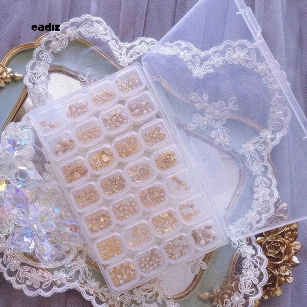 Hộp 28 ngăn bằng nhựa trong suốt dùng để đựng trang sức kích thước 17x11cm