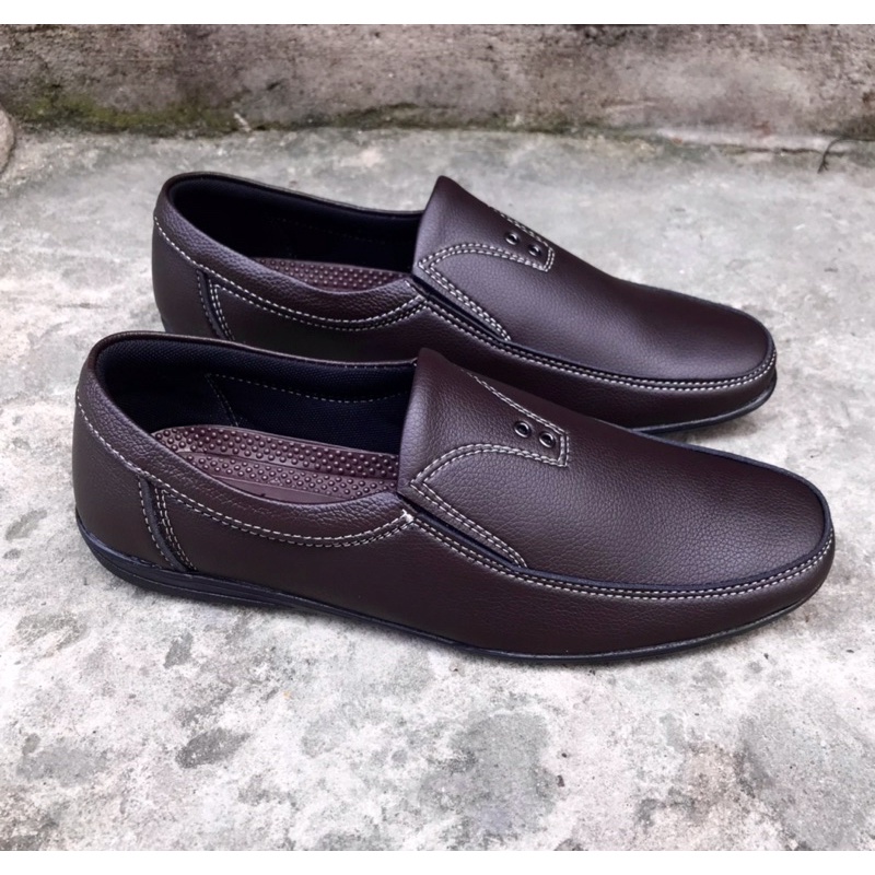 Giày lười nam da mềm..kiểu dáng đẹp..mang êm chân..mã GM12..màu nâu..đế khâu sẵn toàn bộ rất chắc chắn