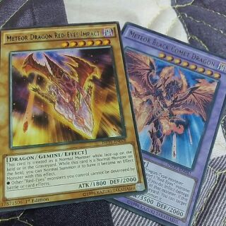 Combo 2 lá Yugioh Meteor Dragon Red Eyes Impact và Meteor Black Comet Dragon.