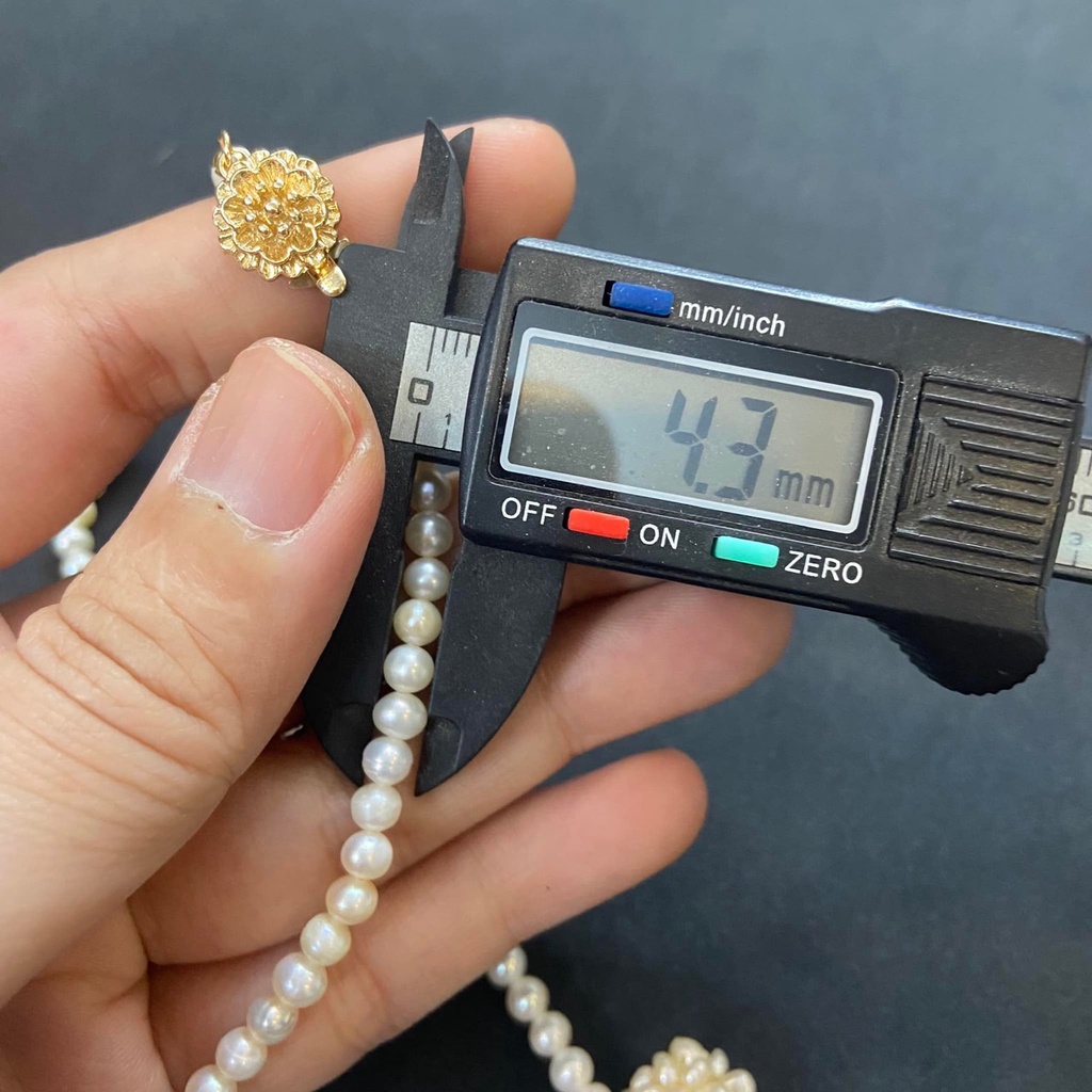 Vòng cổ NT nước ngọt đính charm NT kết chùm