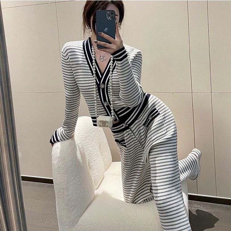 Internet celebrities fried street high-end sense of fashion small fragrant style professional knitted suit women's Hong Kong flavor wide-legged pants two sets in early spring