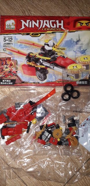 Lắp ráp 1 hộp LegoNinja 80070 có nhiều chi tiết bằng nhựa ABS