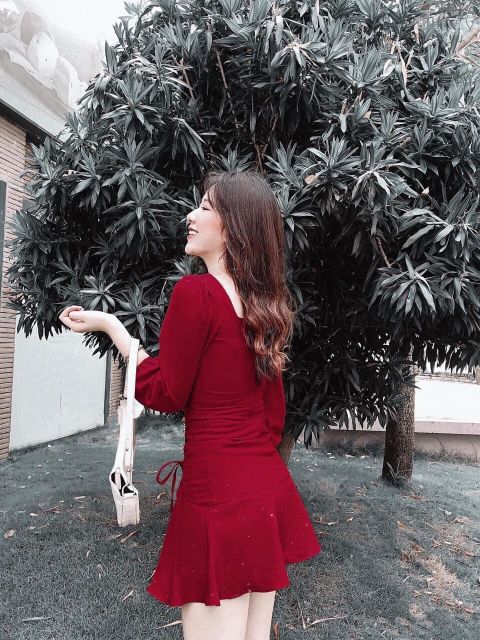 Đầm đỏ cổ vuông tay dài rút dây hông
