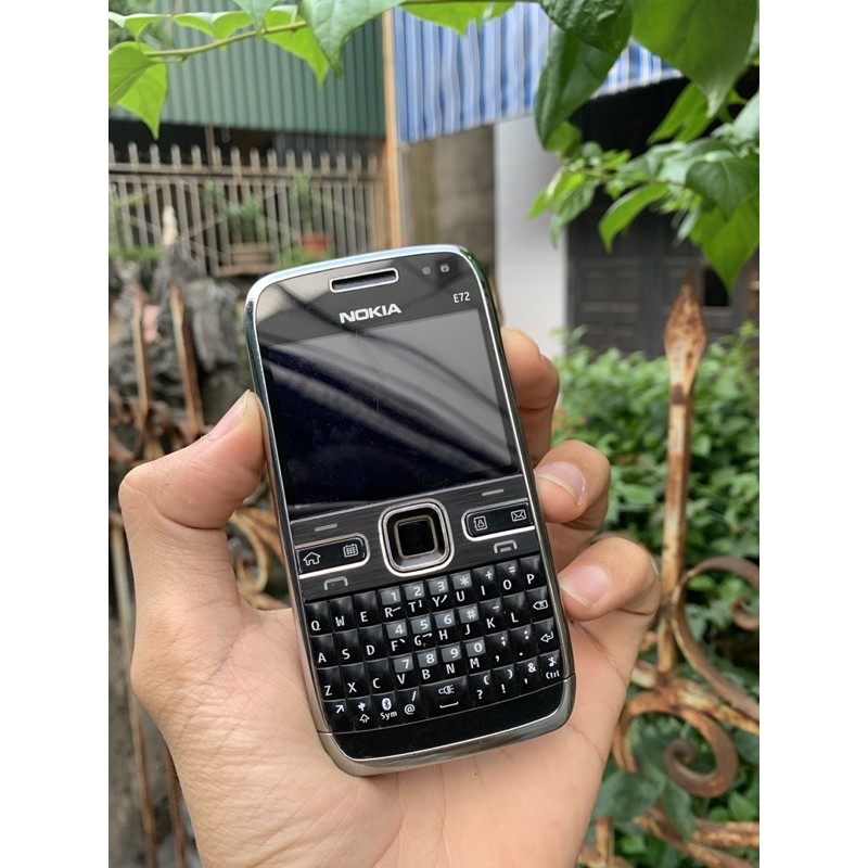 Điện thoại Nokia e72 loại vỏ zin đẹp