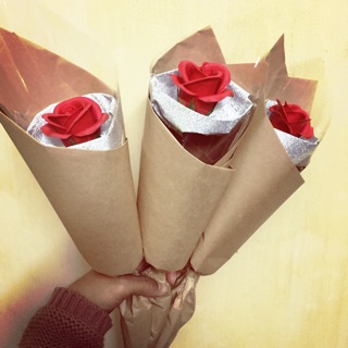 Combo 3 bông Hoa sáp màu sắc tươi Vĩnh cửu các chế ơi! Hoa sáp đảm bảo giá ổn định, không tăng giá theo xu hướng.
