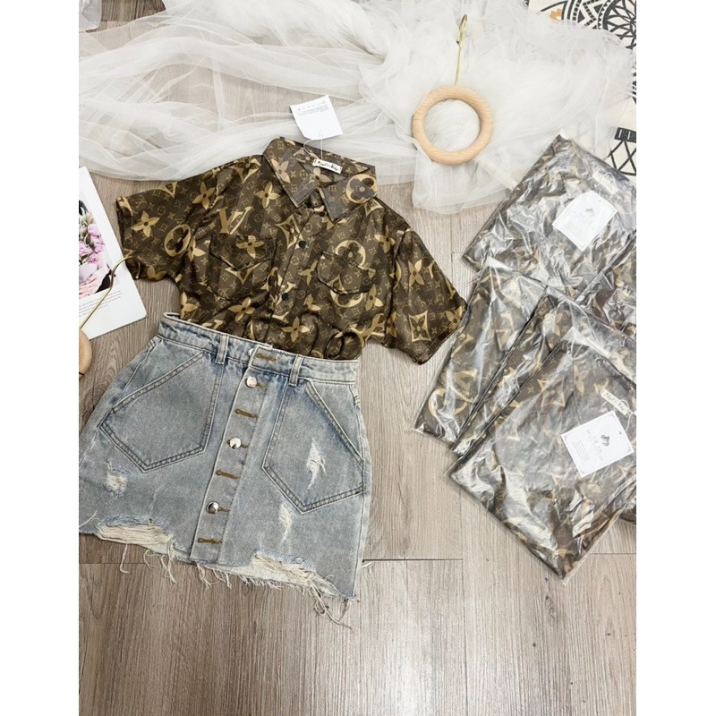 [Mã WASKT410K giảm 10K đơn 50K] Áo sơ mi lụa cộc tay hoạ tiết chữ to | BigBuy360 - bigbuy360.vn