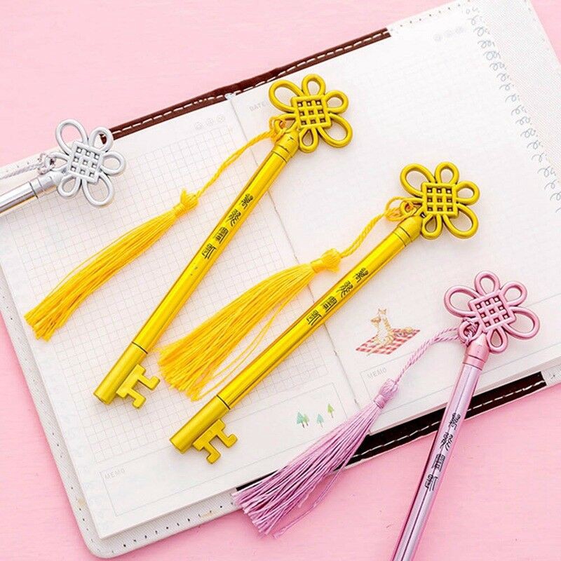 Bút bi có dây tua rua phong cách Trung Hoa