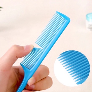 Lược đuôi nhọn chia tóc rẽ ngôi