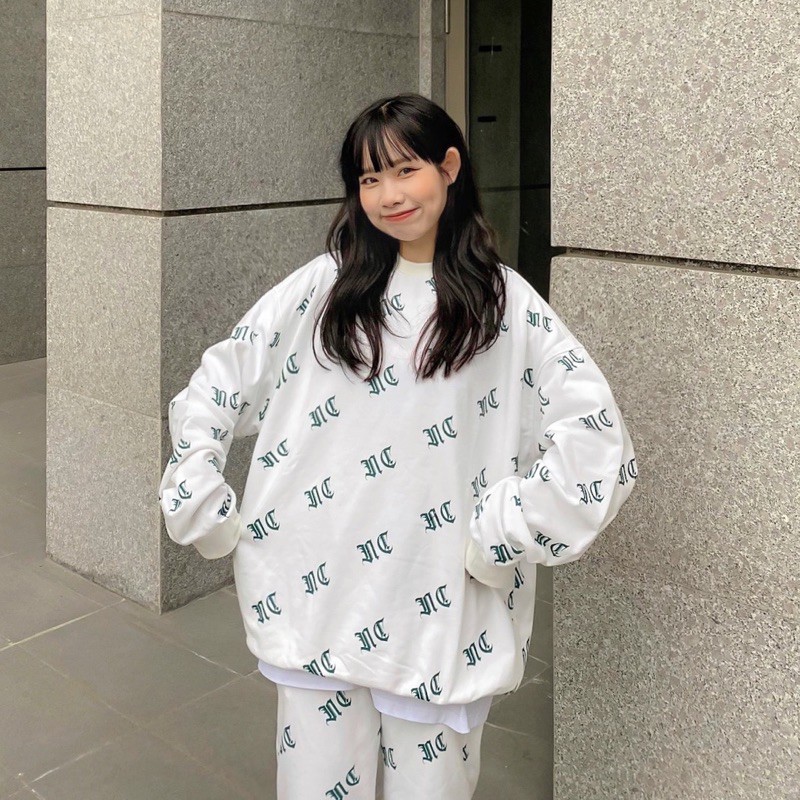 𝐋𝐎𝐆𝐎 𝐏𝐀𝐓𝐓𝐄𝐑𝐍 𝐒𝐖𝐄𝐀𝐓𝐄𝐑 (Áo tay dài full logo) | BigBuy360 - bigbuy360.vn