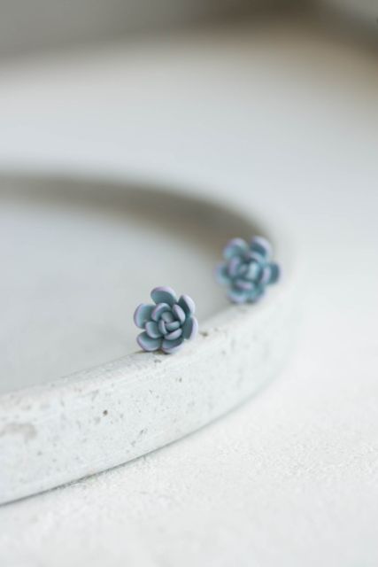 Bông tai Polymer Clay - Sen đá xanh