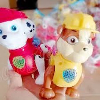 Chó cứu hộ biết đi biết hát, phát sáng