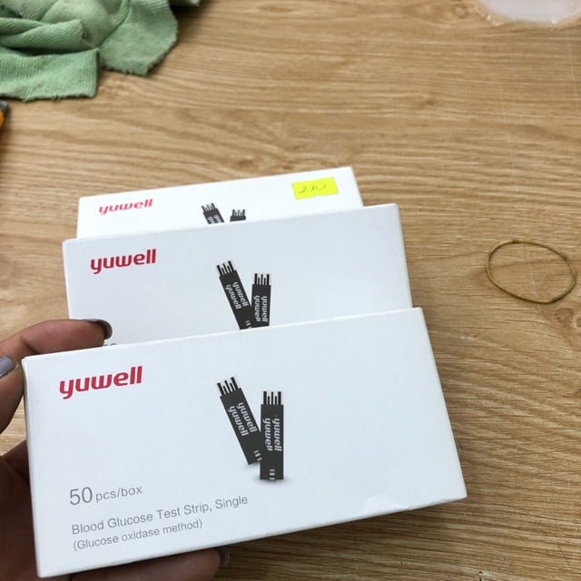 Que thử đường huyết Yuwell 590 710 date 11/24