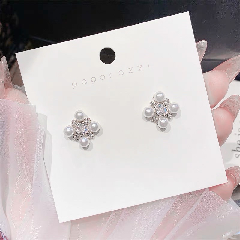 bông tai đính hạt đá và châu 4 cánh sang chảnh , khuyên tai phong cách tiểu thư