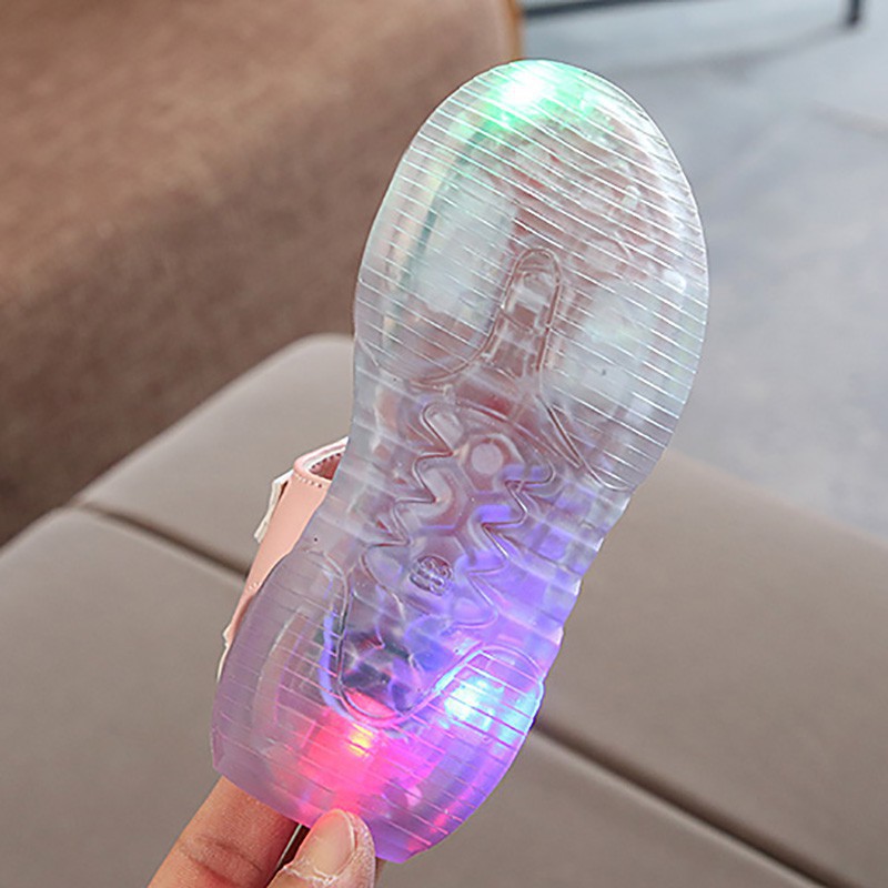 Giày sandal có đèn LED dễ thương cho bé gái