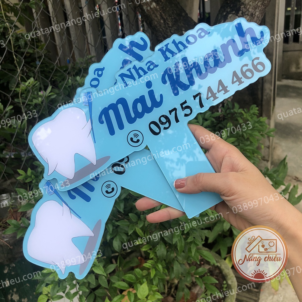 Bảng cầm tay chụp ảnh bằng mica dành cho Nha Khoa Thẩm Mỹ siêu xinh - Thiết kế nội dung theo yêu cầu