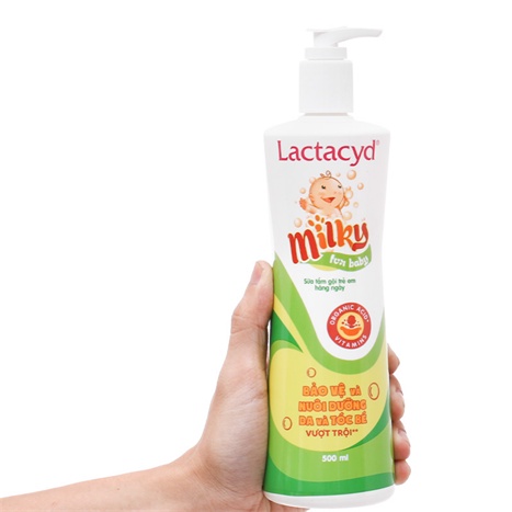 Bọt tắm gội thiên nhiên cho bé Lactacyd Milky 500ml