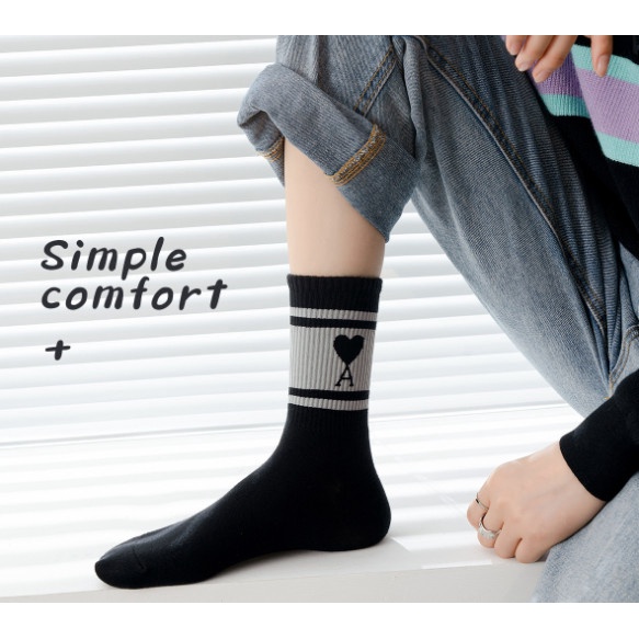 Vớ hình trái tim cổ cao Nam Nữ phong cách thể thao, trẻ trung, năng động.