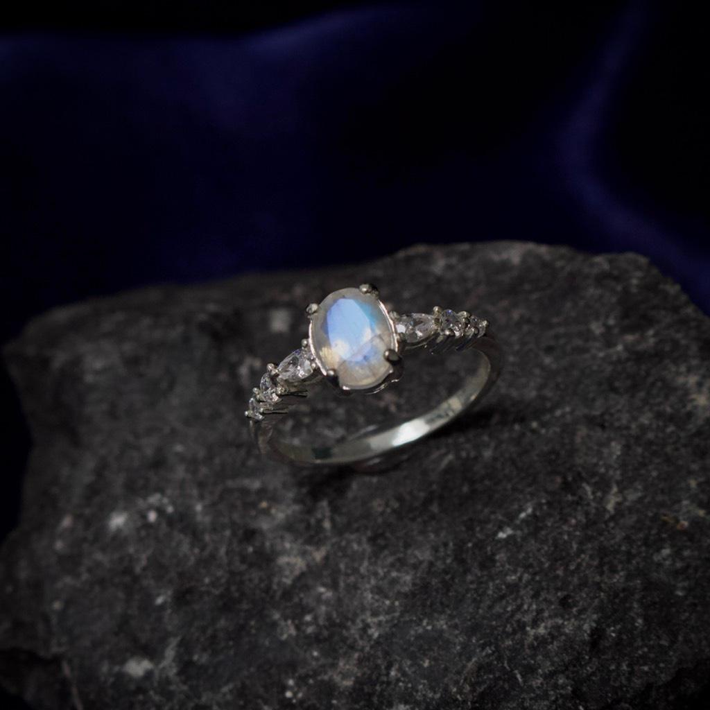 Nhẫn Moonstone Cắt Giác Viền Đá NMCGO22B Patronus
