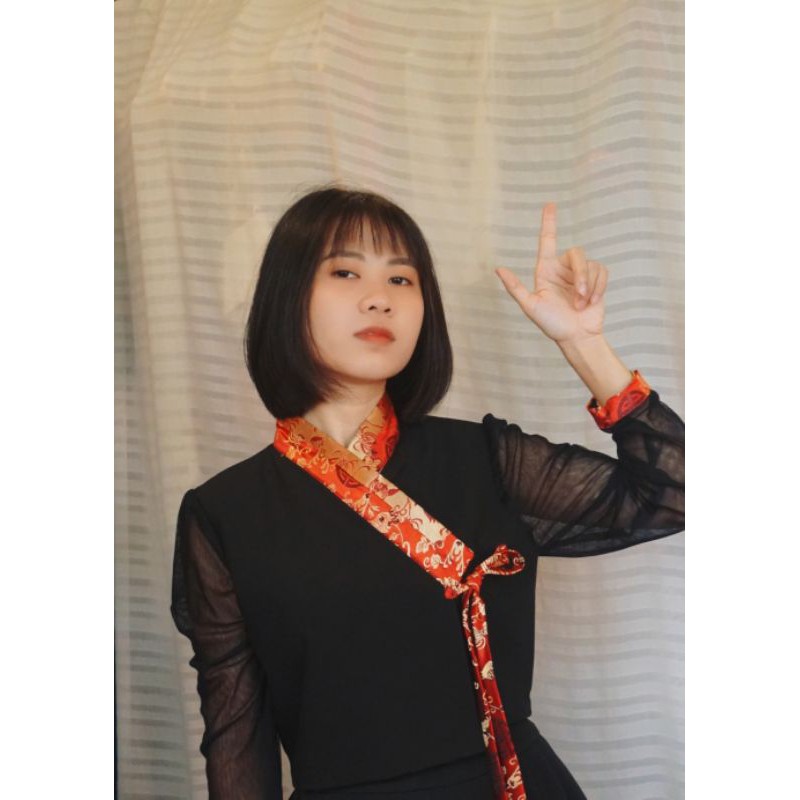 Áo hanbok cách tân cổ phối gấm, tay lưới