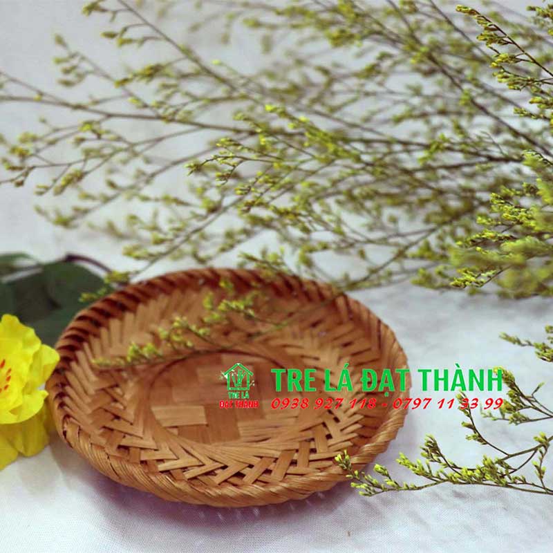 Đĩa tre hun khói, khay đựng các loại hạt va chụp hình trang trí