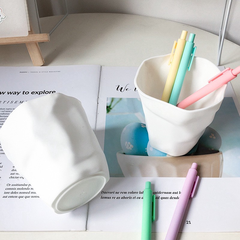 Cốc nhựa đựng bút màu trắng trang trí decor bàn làm việc tiện dụng dễ thương