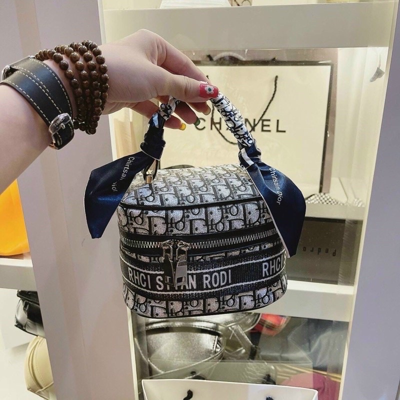 Túi Cốp D.I.O.R Thổ Cẩm Kèm Khăn Lụa, Túi Xách Nữ Đeo Chéo Sang Chảnh