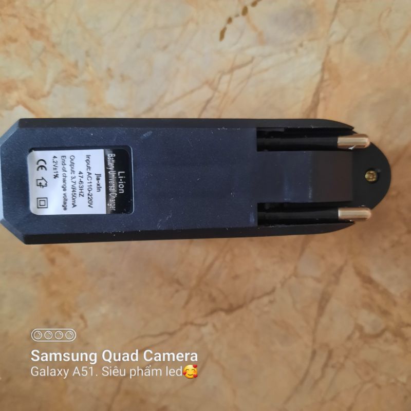 Sạc pin đa năng 18650